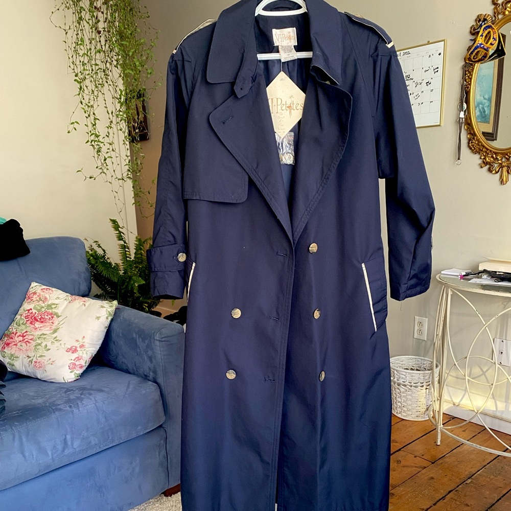 NWT VIP petites Navy Double Breasted Trench says Size 6 (fits up to 12)